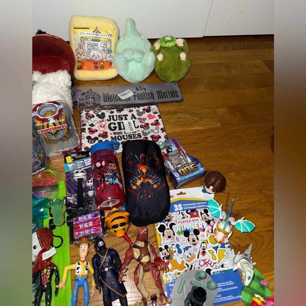 Huge Lot Of Mixed New And Used Toys Figures And stuff - Picture 7 of 8